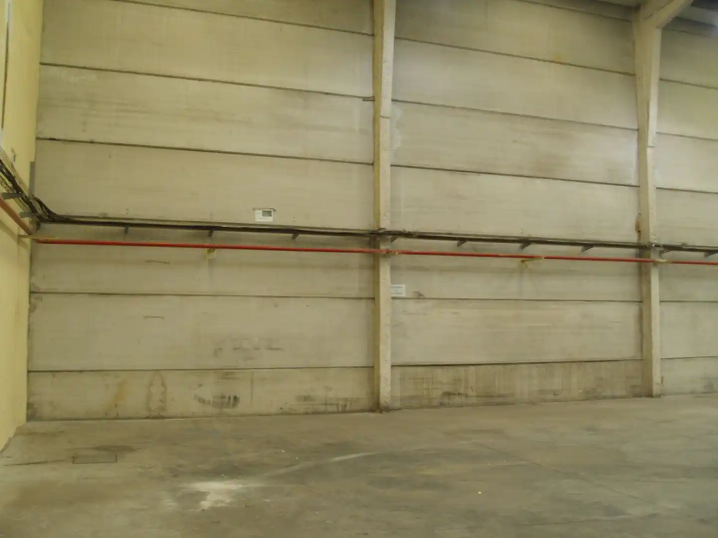 Parkplatz von Fabrikhallen zur Miete in Alcalá de Guadaira
