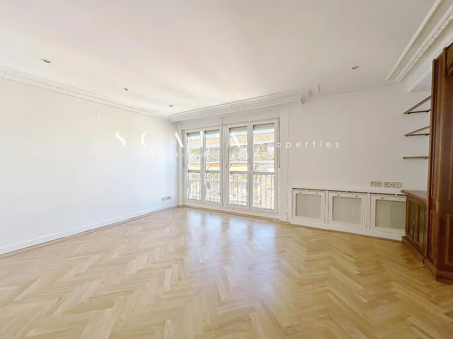 Schlafzimmer von Dachboden zur Miete in Madrid mit Klimaanlage, Heizung und Schwimmbad