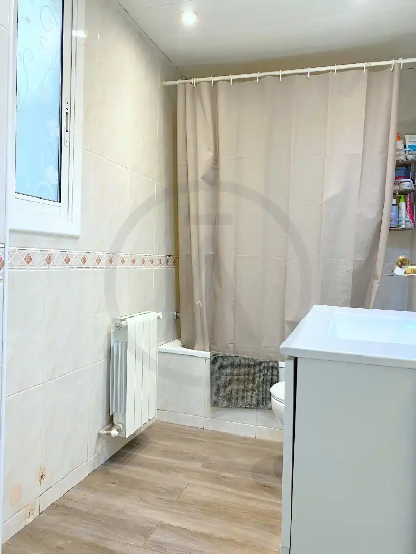 Bathroom of Flat for sale in Terrassa  with Heating, Parquet flooring and Terrace