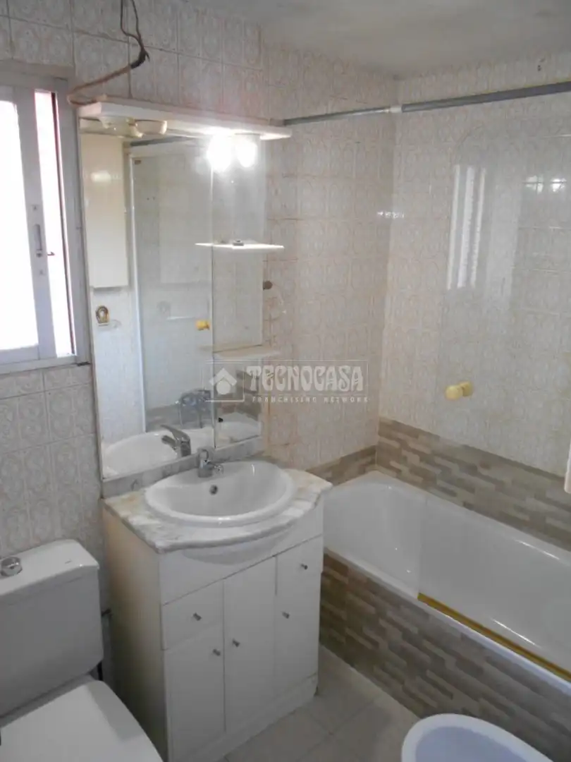 Badezimmer von Wohnung zum Verkauf in Móstoles mit Klimaanlage, Heizung und Terrasse