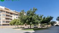 Vista exterior de Pis en venda en  Granada Capital amb Aire condicionat, Terrassa i Balcó