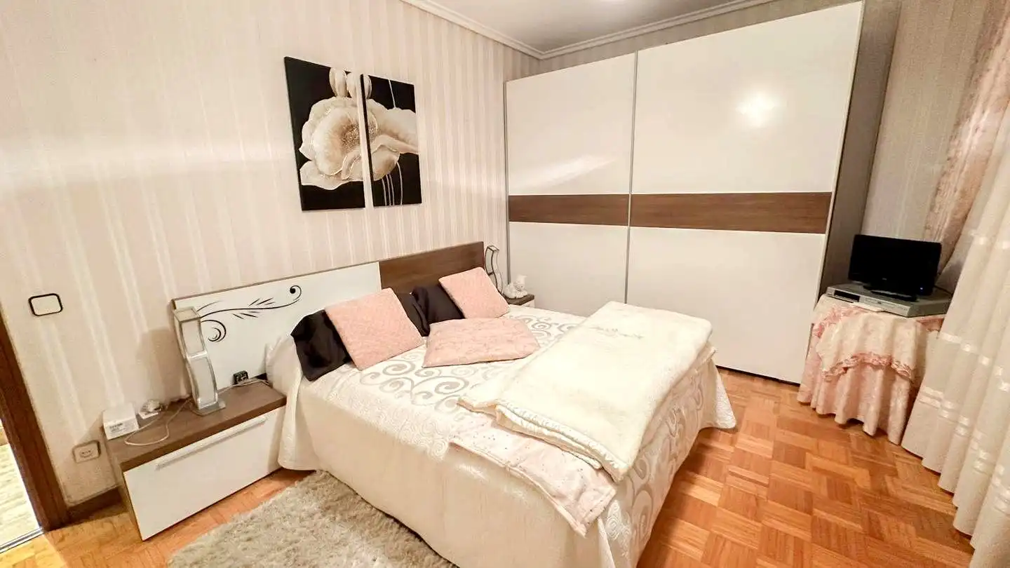 Habitación de Piso en venta en  Logroño con Calefacción, Trastero y Balcón
