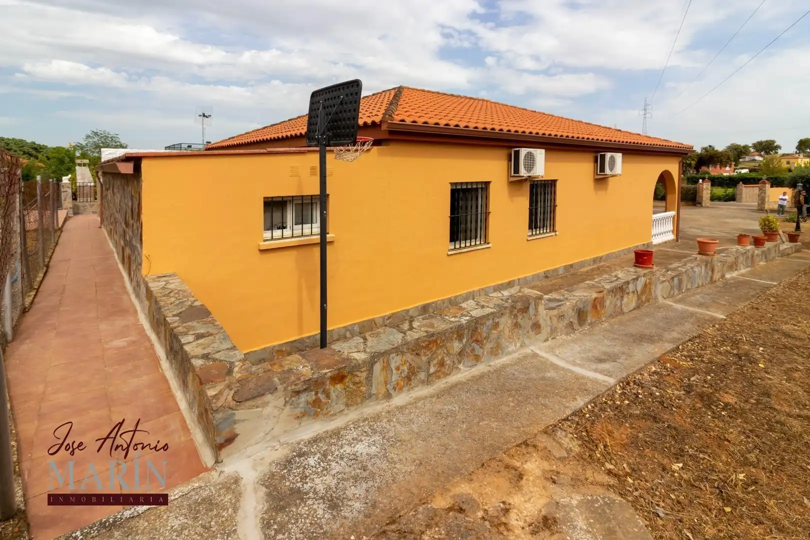 Vista exterior de Casa o chalet en venta en Badajoz con Aire acondicionado, Jardín privado y Piscina