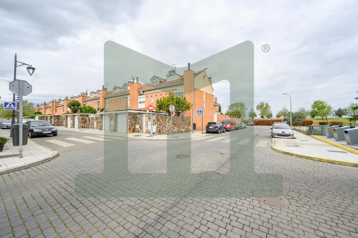 Vista exterior de Casa adosada en venta en Parla con Aire acondicionado, Calefacción y Jardín privado