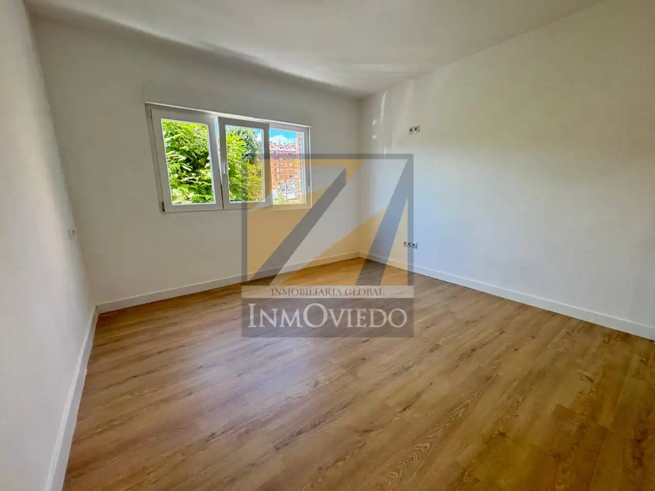 Piso en venta en Oviedo  con Terraza