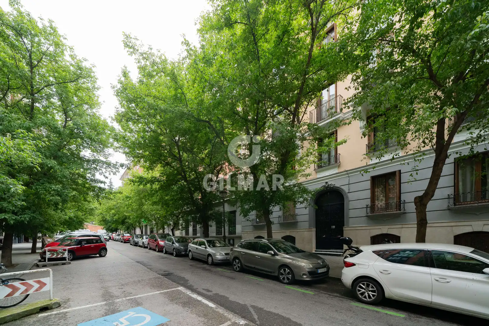 Vista exterior de Piso en venta en Madrid con Calefacción y Balcón