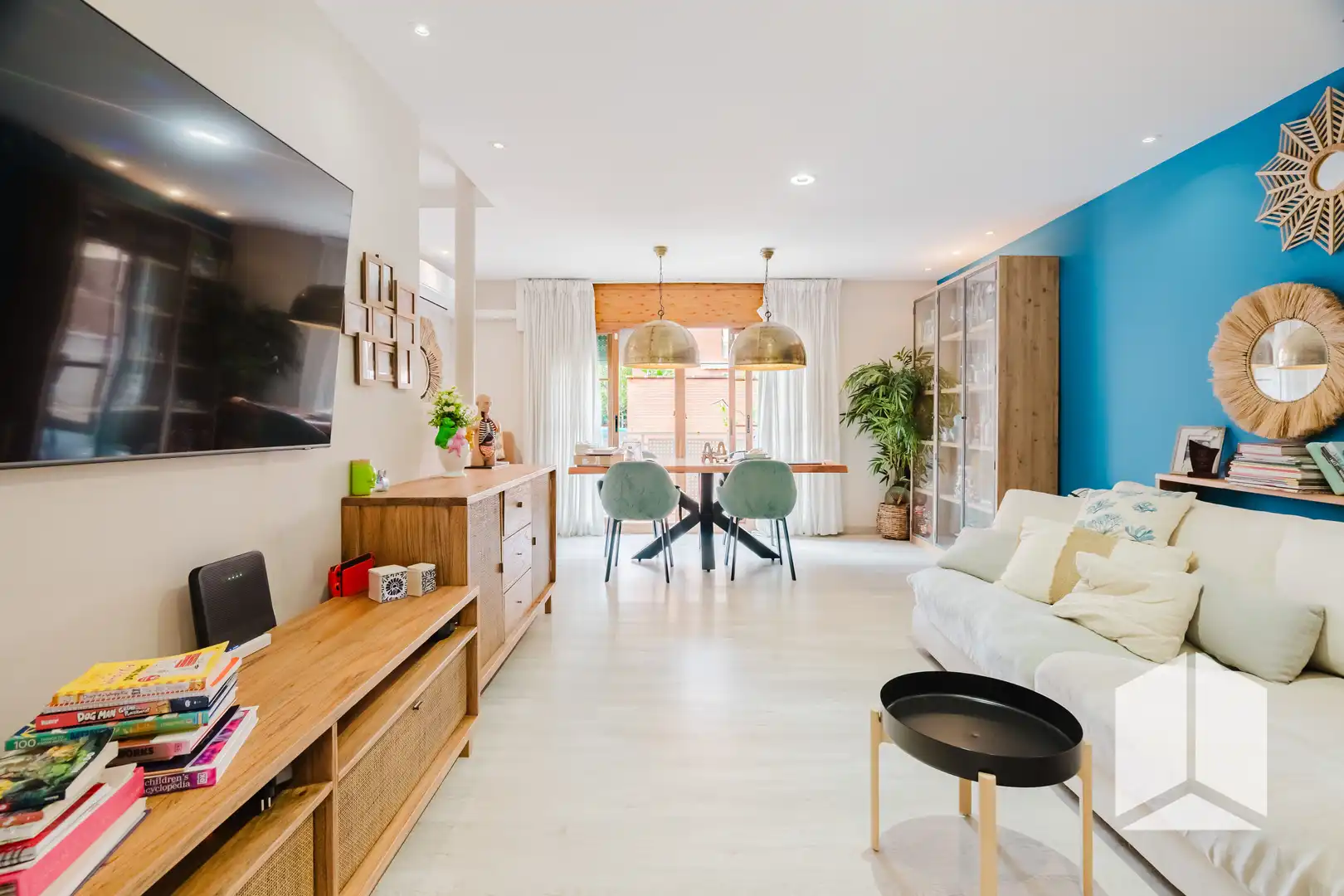 Sala d'estar de Casa o xalet en venda en Castelldefels amb Terrassa, Piscina i Balcó