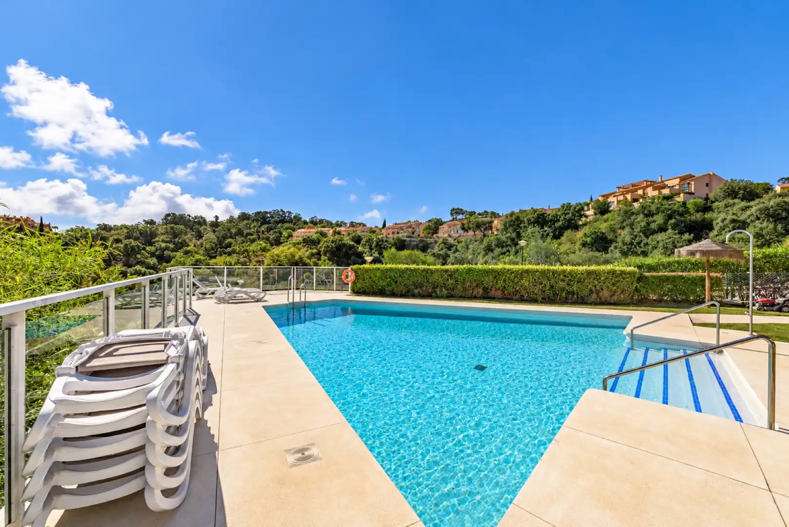 Piscina de Planta baja en venta en La Mairena