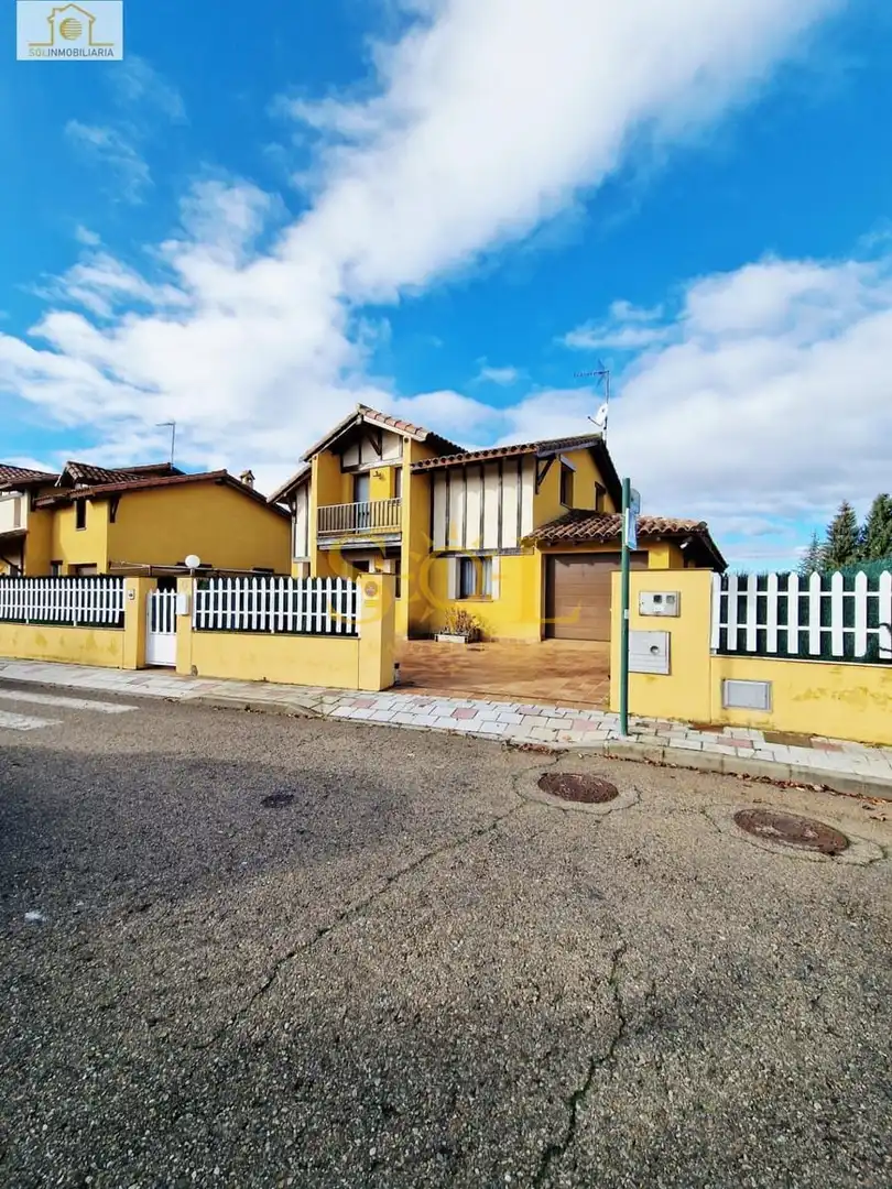 Vista exterior de Casa o chalet en venta en Villaquilambre con Calefacción, Jardín privado y Parquet