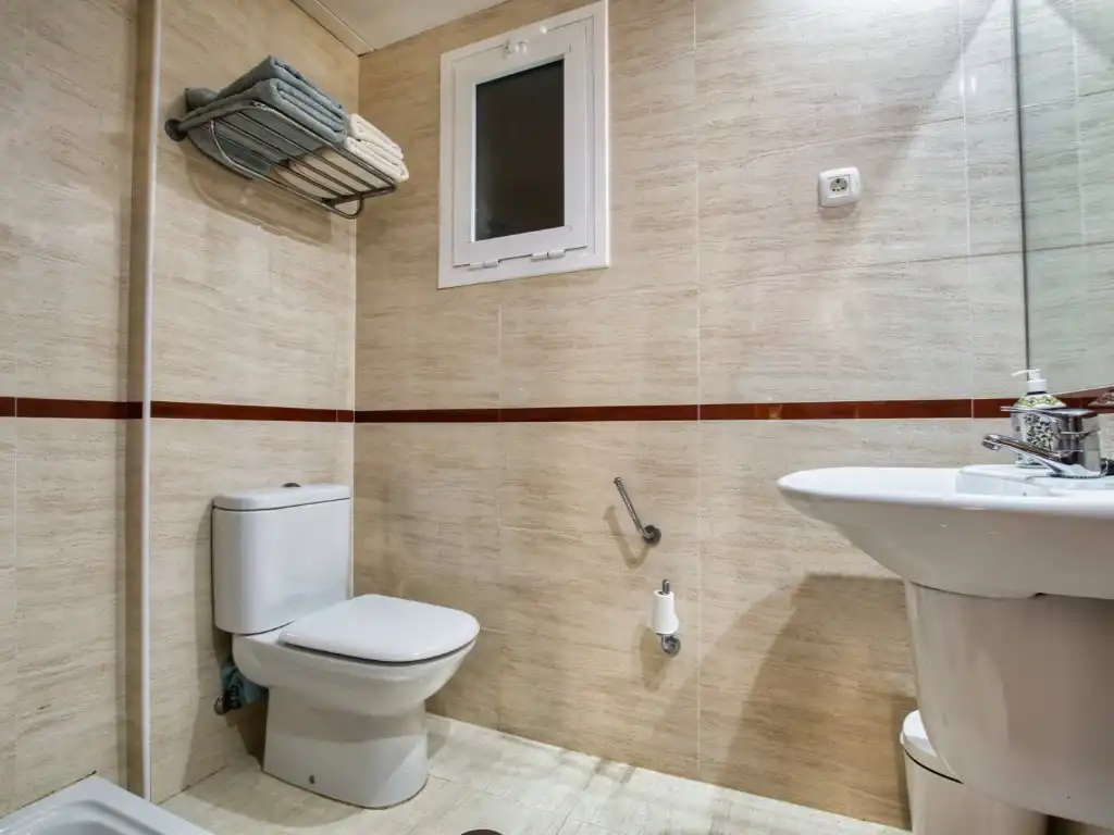 Baño de Estudio en venta en Rincón de la Victoria con Terraza, Piscina y Piscina comunitaria