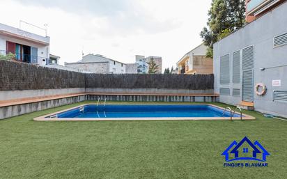 Schwimmbecken von Wohnung zum verkauf in Arenys de Munt mit Klimaanlage und Schwimmbad