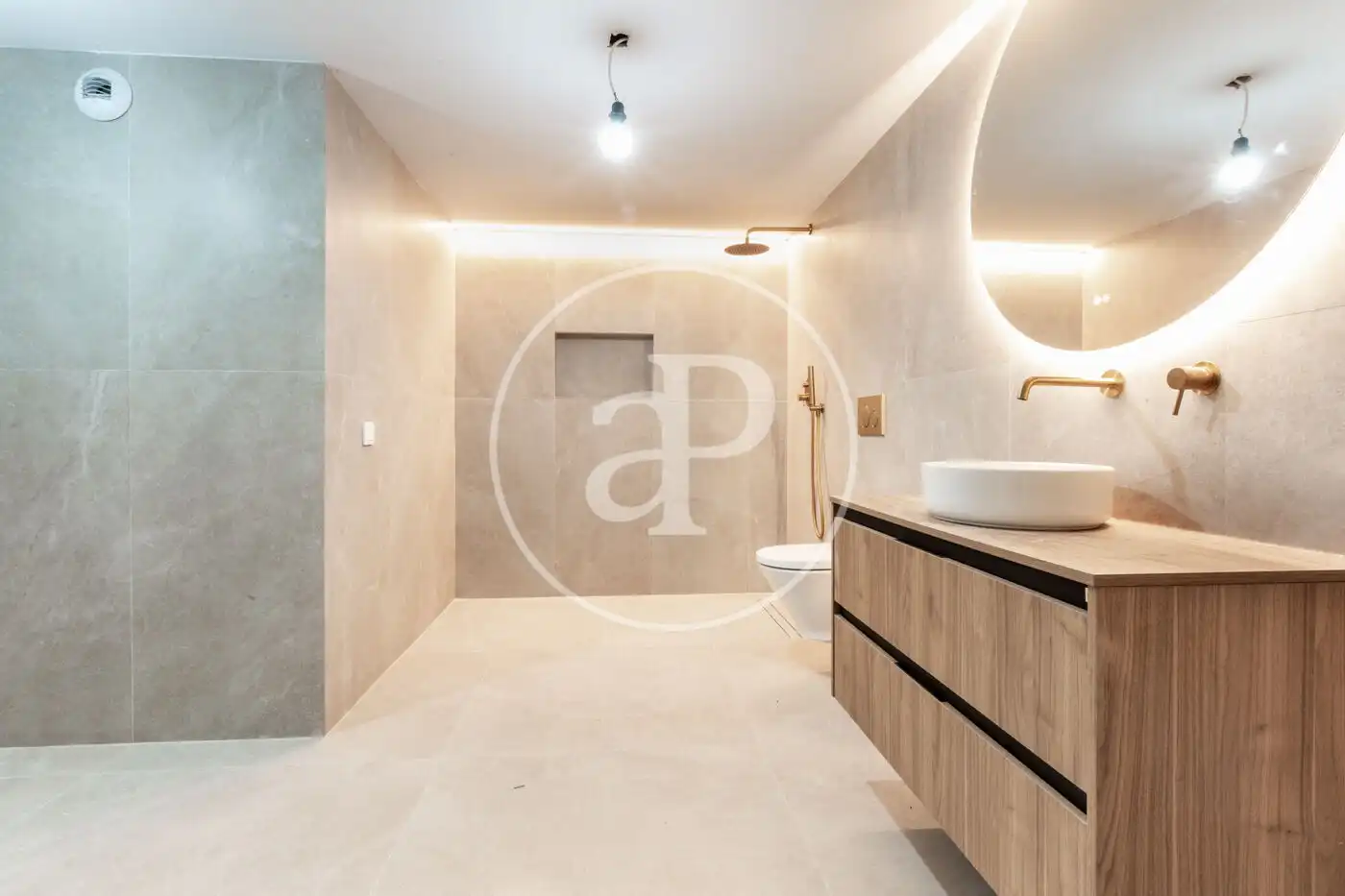 Baño de Piso en venta en Valencia con Aire acondicionado, Calefacción y Trastero