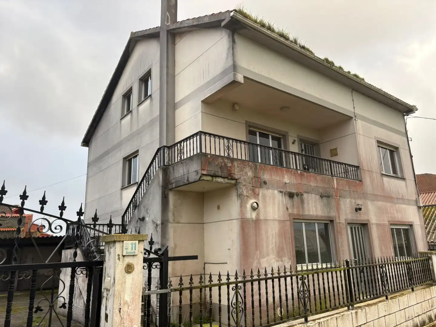 Vista exterior de Casa o xalet en venda en Cabana de Bergantiños amb Balcó