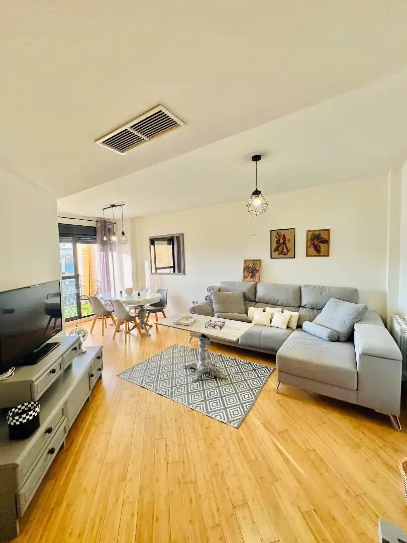 Living room of Attic for rent in Granada  with Air Conditioner, Heating and Parquet flooring