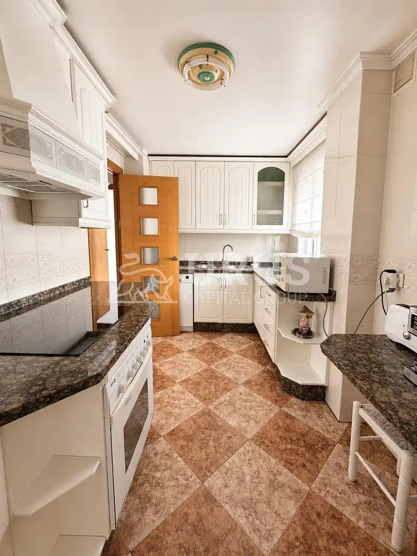 Piso en venta en CENTRO DE SALUD, Poniente-Norte - Miralbaida - Parque Azahara