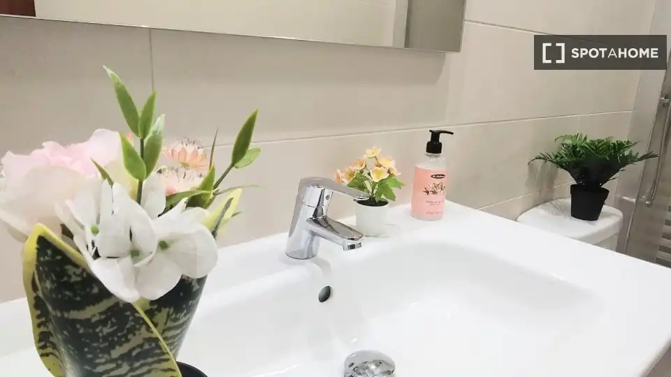 Badezimmer von Wohnung zur Miete in Moncada mit Klimaanlage, Heizung und Möbliert