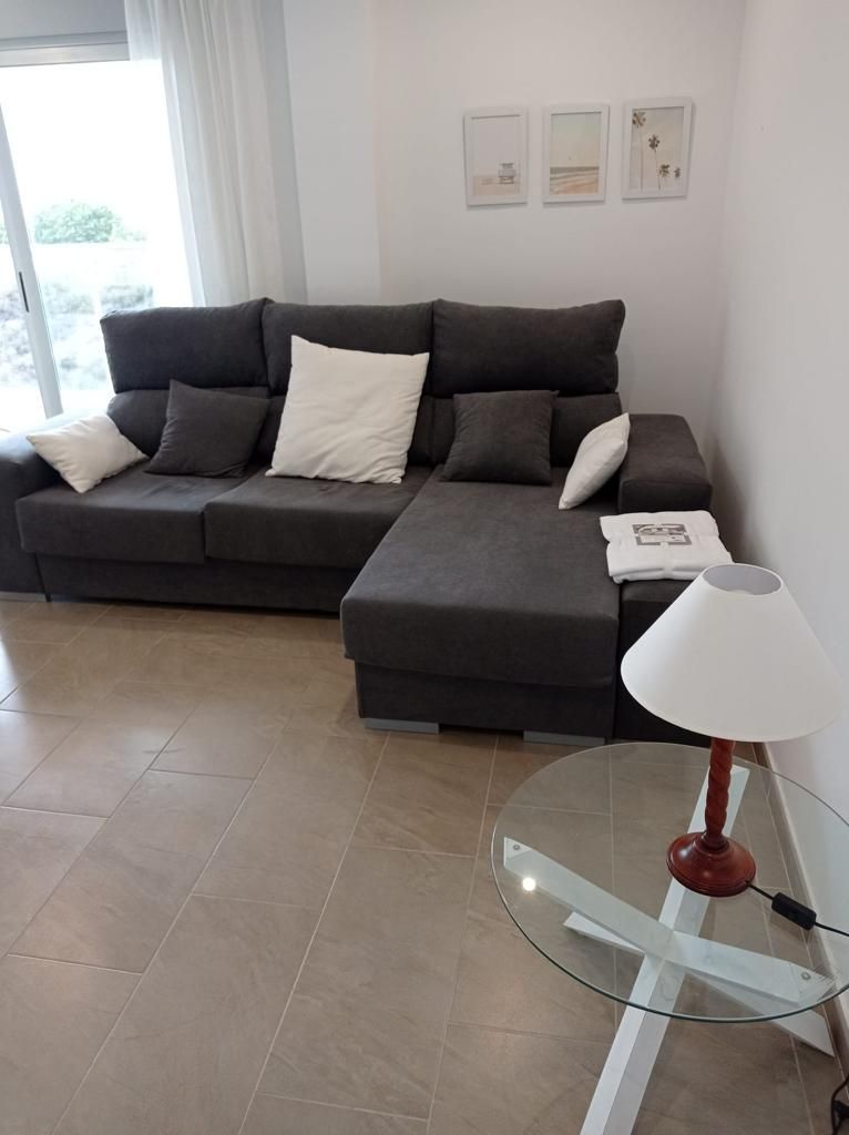 Sala d'estar de Pis de lloguer en Roquetas de Mar amb Calefacció, Terrassa i Piscina