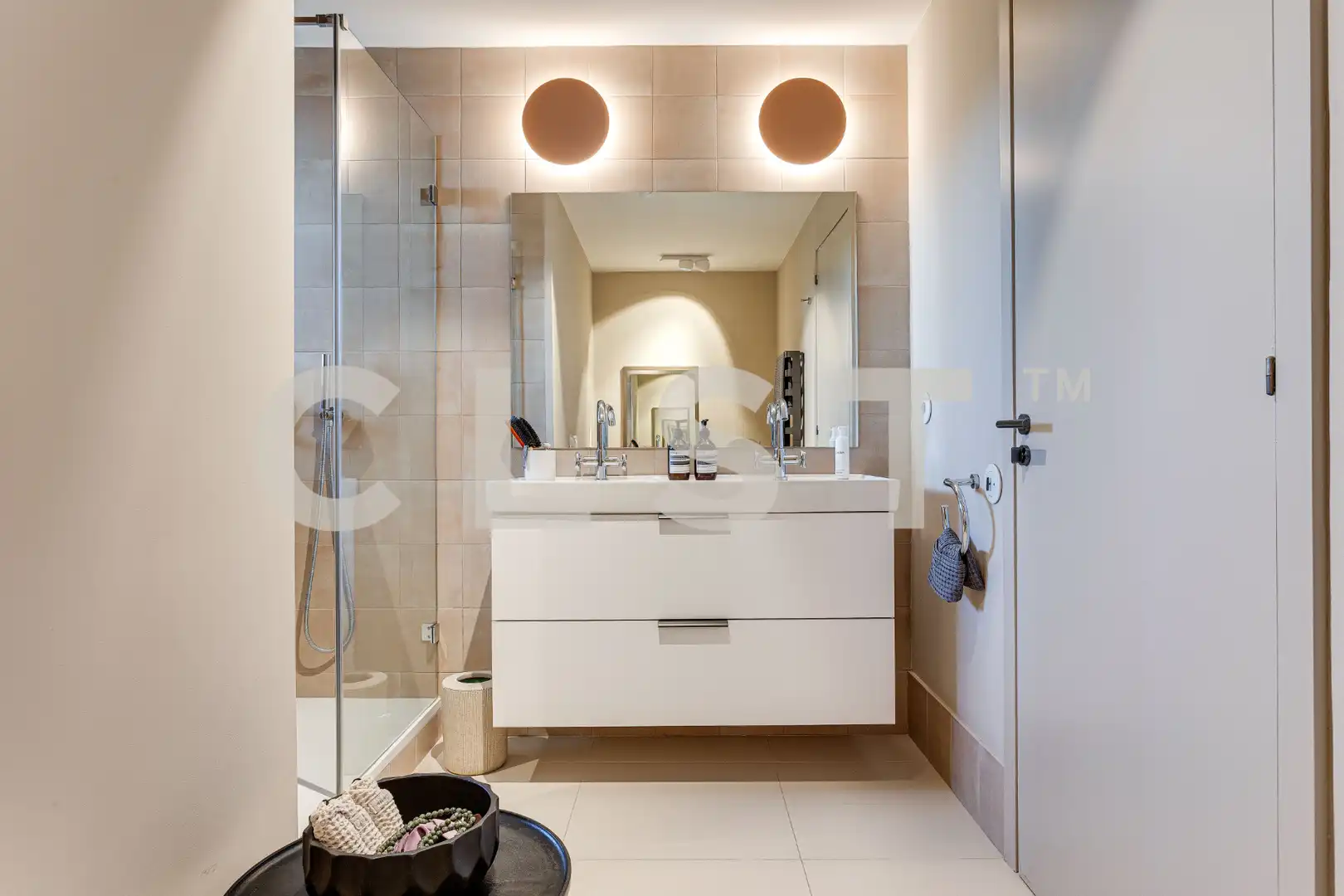 Badezimmer von Dachboden zur Miete in Barcelona mit Klimaanlage, Heizung und Parkett