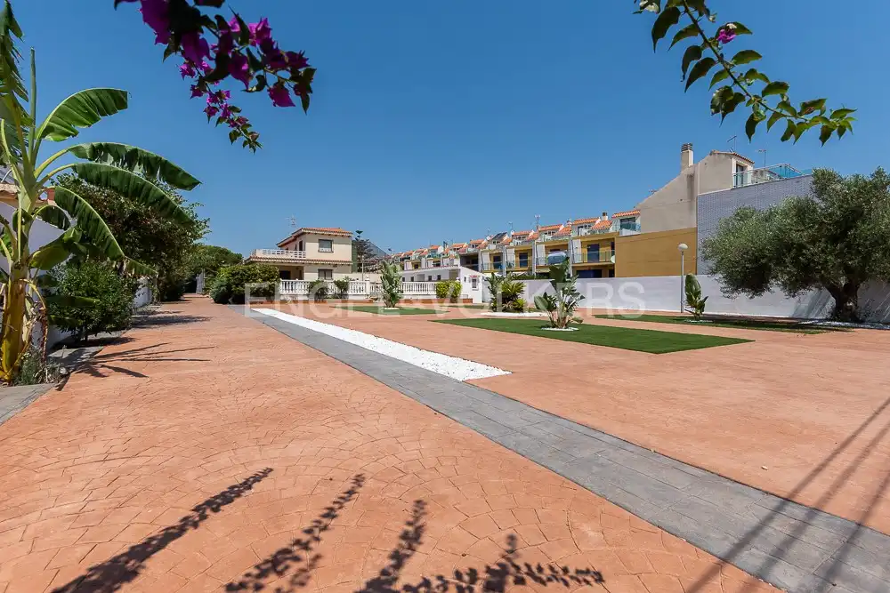 Vista exterior de Casa o chalet en venta en Vinaròs con Calefacción, Jardín privado y Terraza
