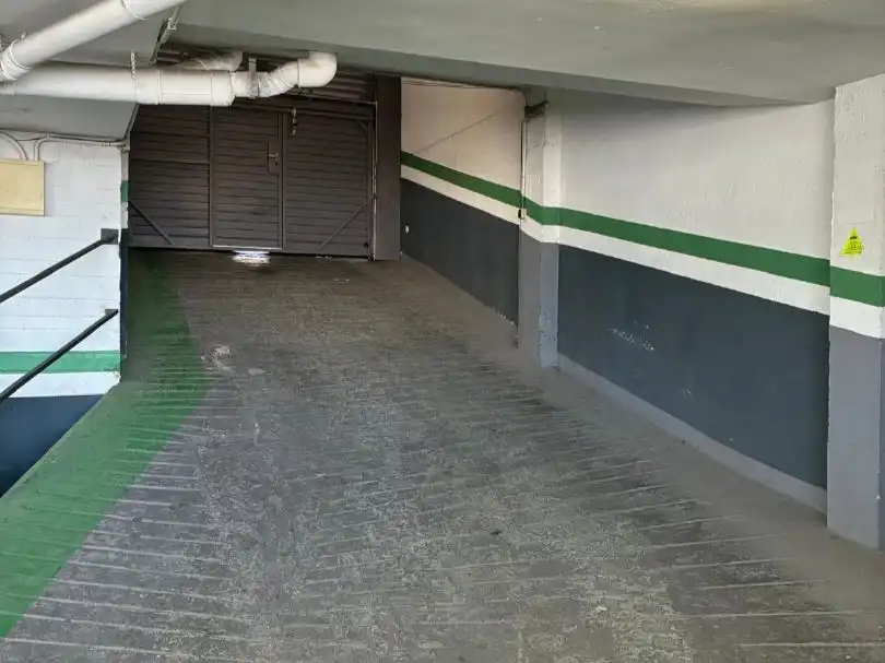 Parking de Local en venta en Santa Coloma de Gramenet con Terraza