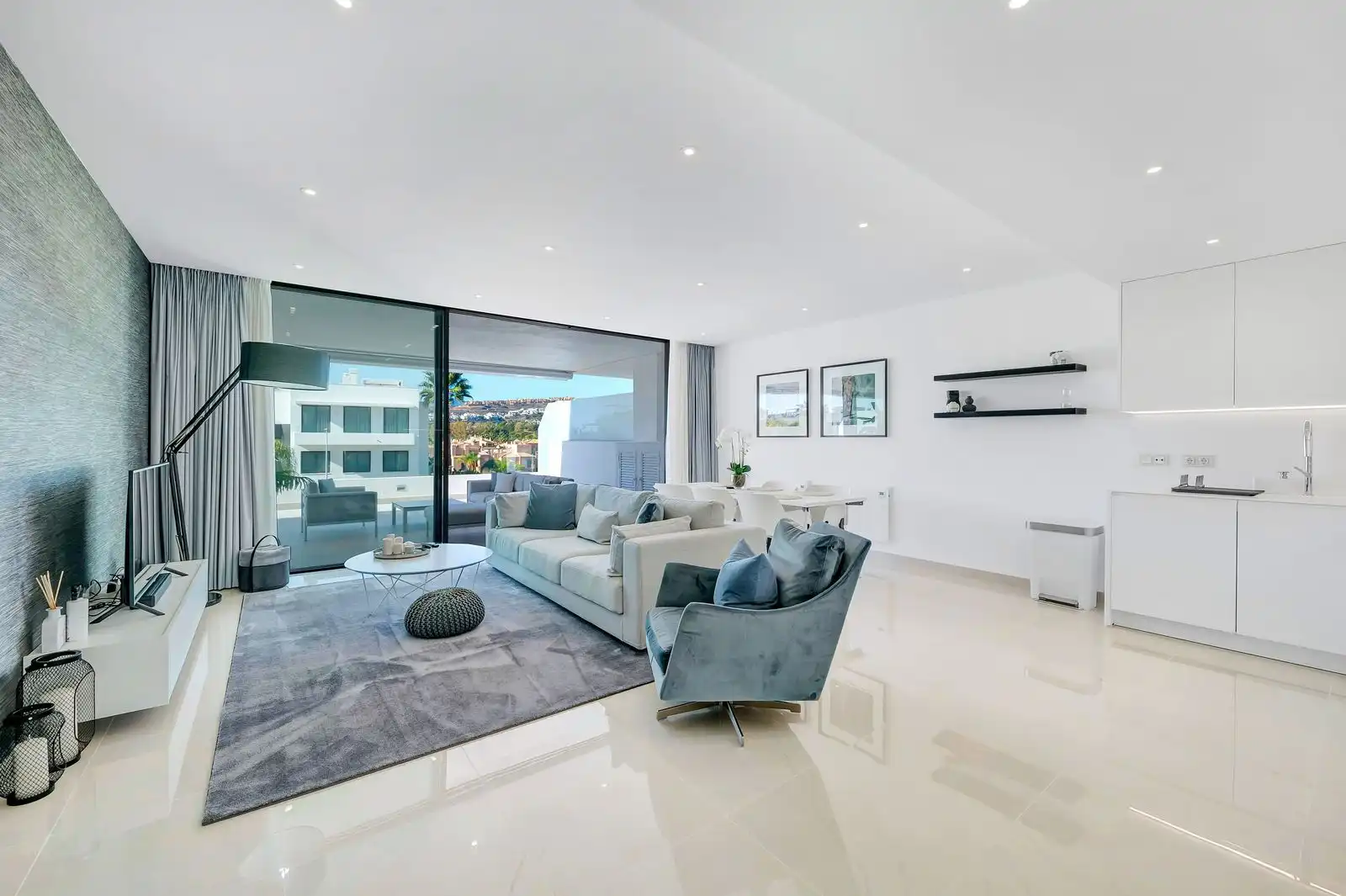 Sala de estar de Apartamento en venta en Estepona con Terraza, Trastero y Amueblado