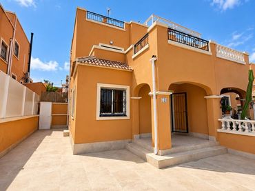 Xalet amb piscina en venda a Orihuela Costa