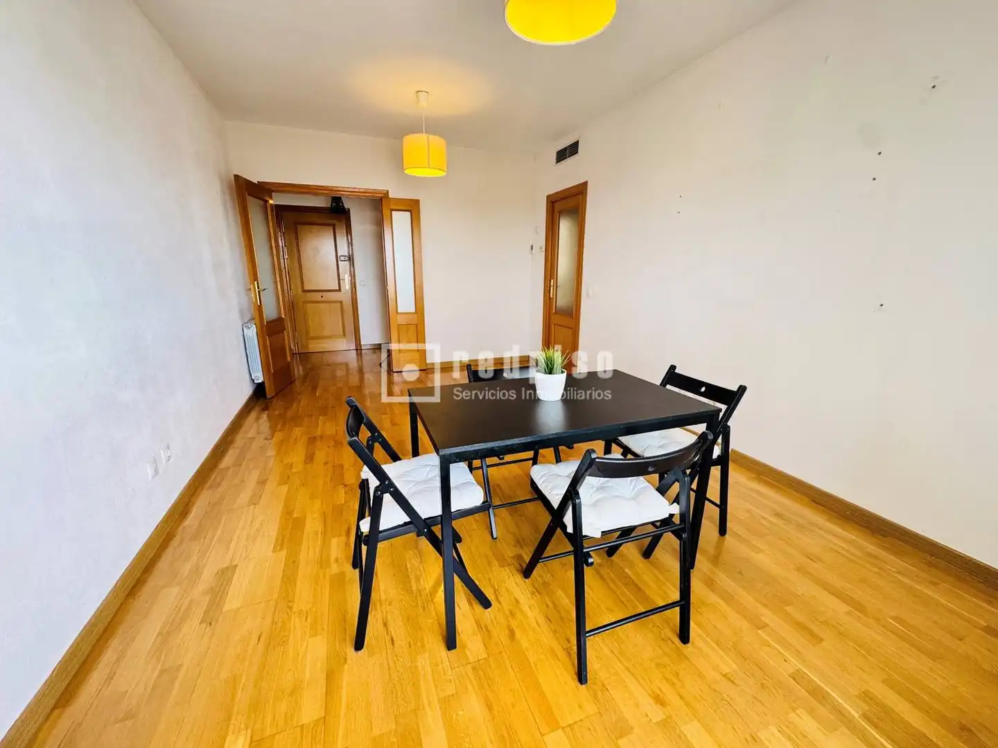 Comedor de Piso en venta en Getafe con Aire acondicionado, Calefacción y Jardín privado