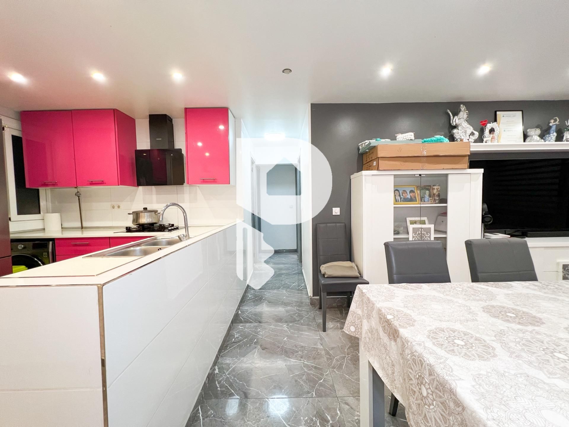 Kitchen of Flat for sale in Sant Adrià de Besòs  with Air Conditioner and Balcony