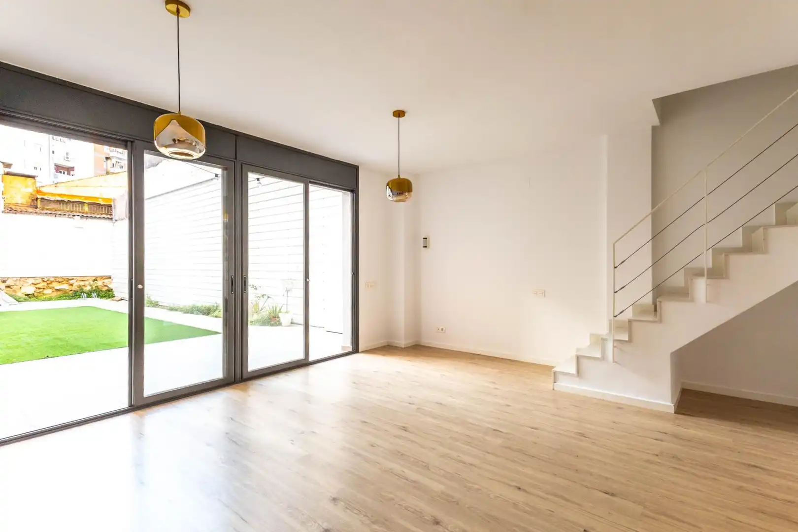 Maisonette zum Verkauf in Barcelona mit Klimaanlage, Parkett und Terrasse