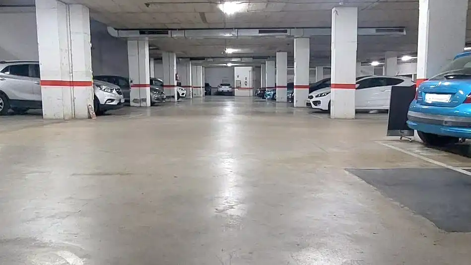 Aparcament de Pis en venda en Terrassa amb Calefacció, Parquet i Terrassa