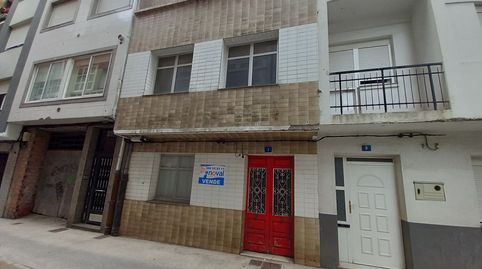 Casa con amplio terreno en el centro de Ribeira