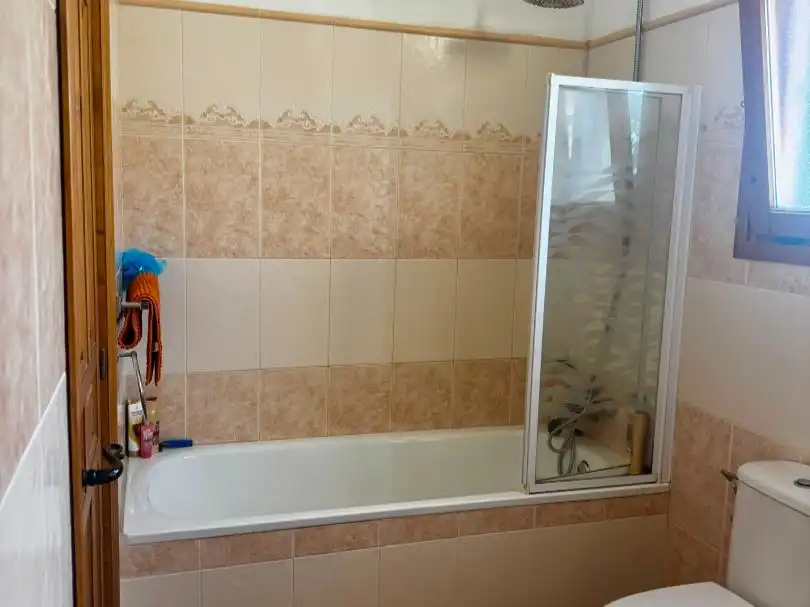 Bany de Casa o xalet en venda en Ginestar, Tarragona
