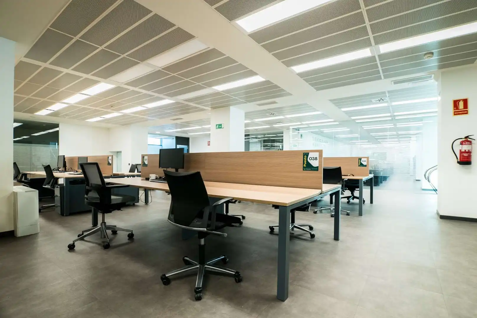 Oficina de alquiler en Cornellà de Llobregat con Aire acondicionado, Calefacción y Terraza