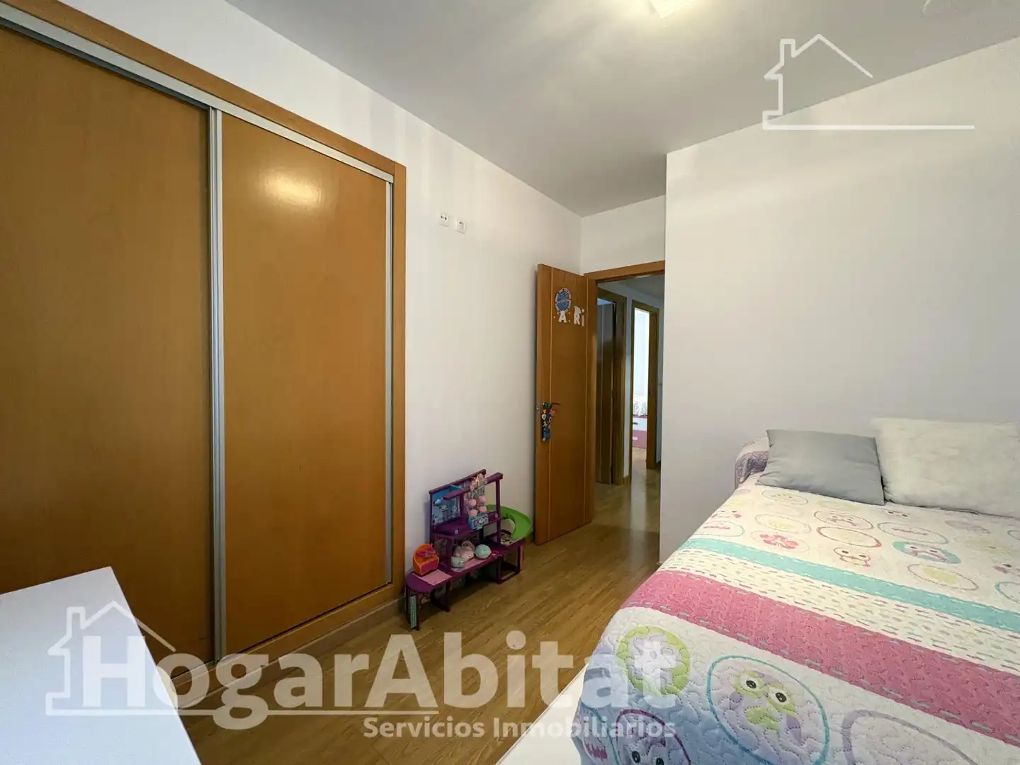 Dormitori de Casa adosada en venda en Tavernes de la Valldigna amb Terrassa i Balcó