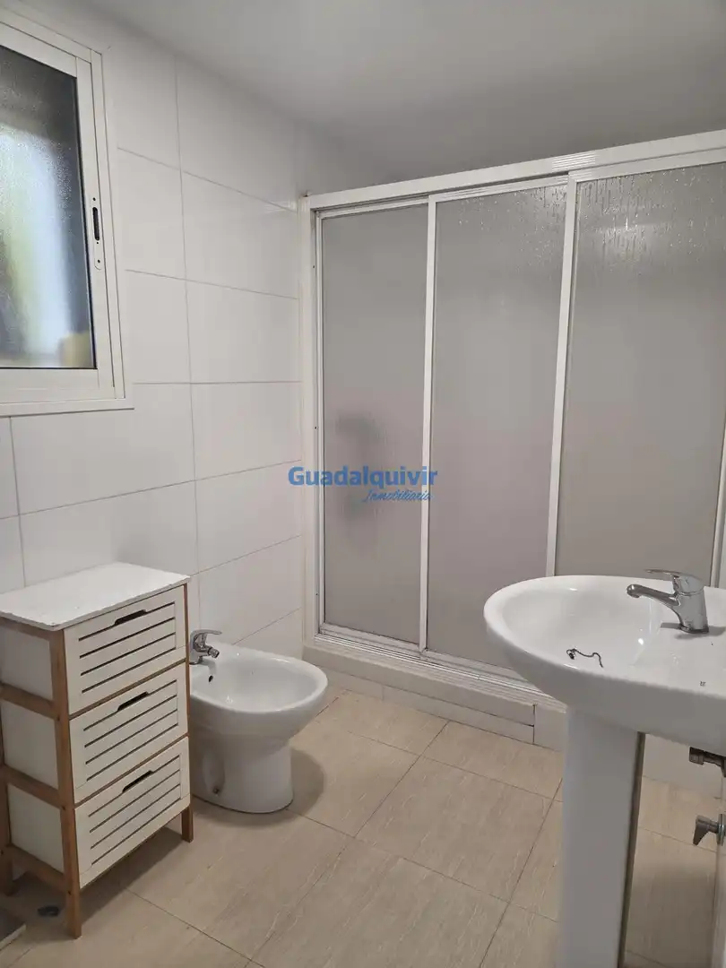 Bathroom of Flat for rent in Sevilla  with Air Conditioner and Terrace