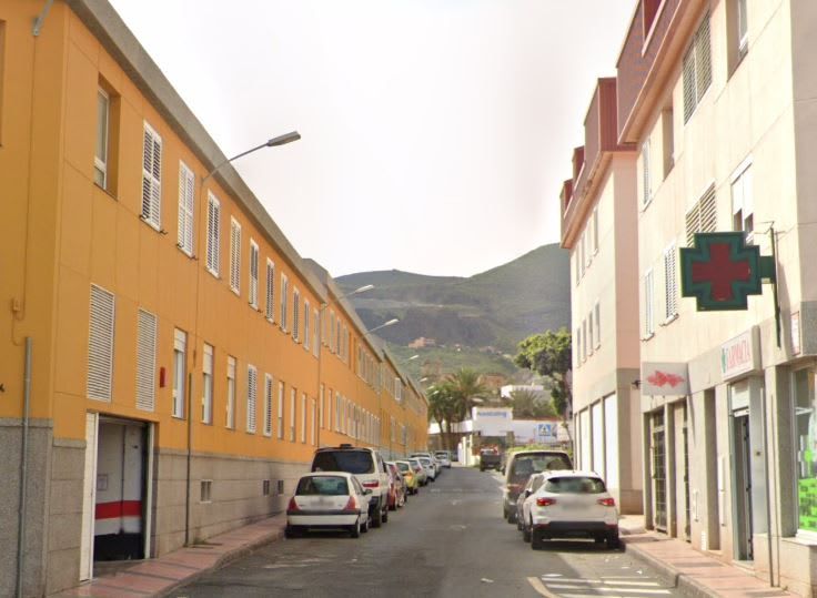 Vista exterior de Garatge en venda en Telde