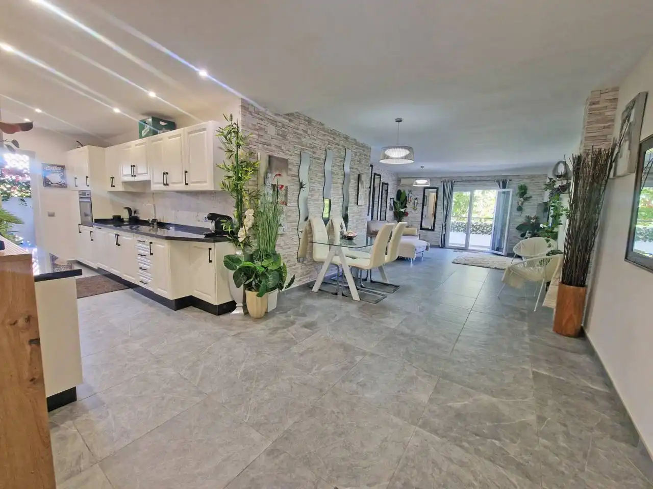 Piso con piscina en venta en Avenida España de Calahonda, imagen 2