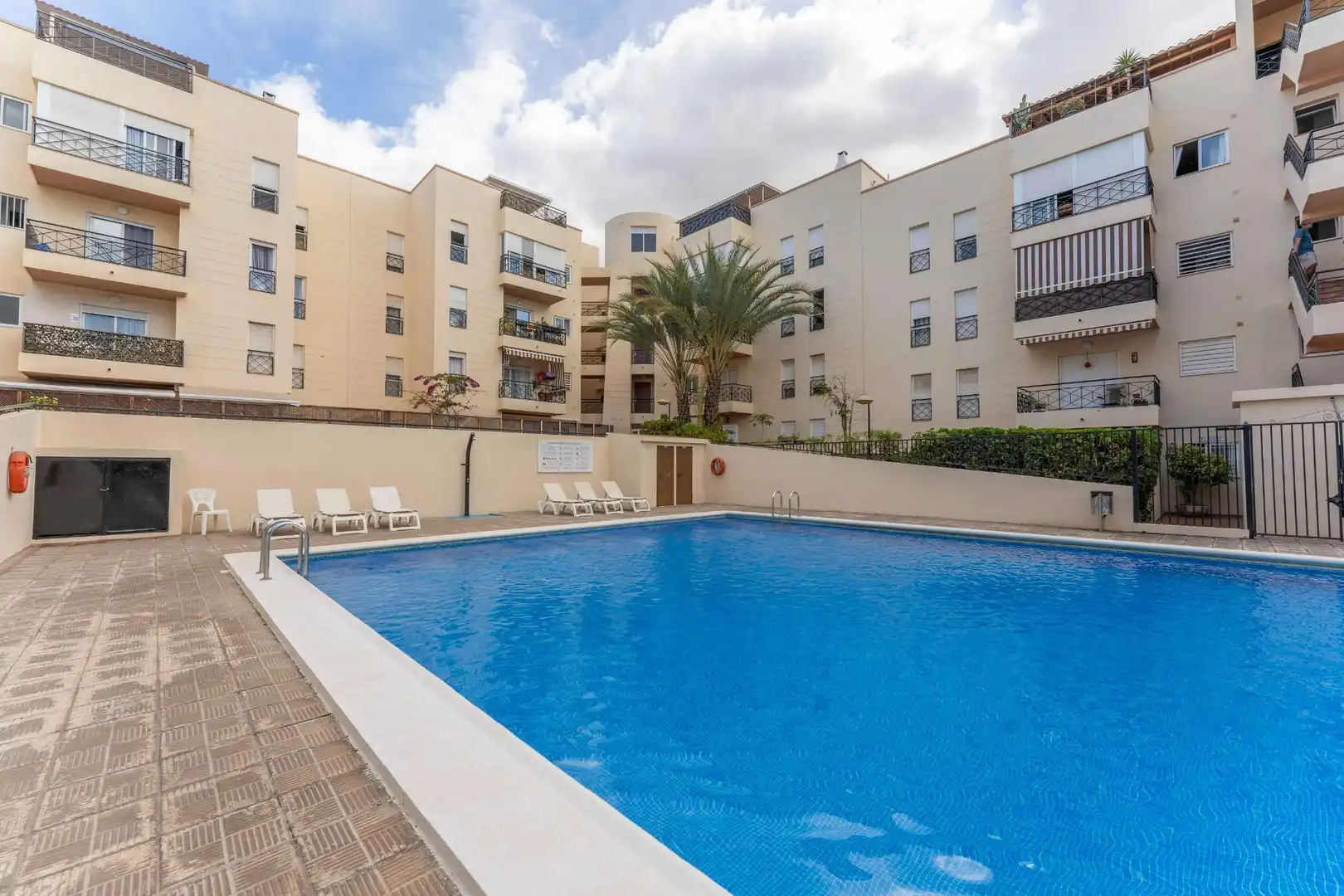 Piscina de Piso en venta en Arona con Aire acondicionado, Terraza y Trastero