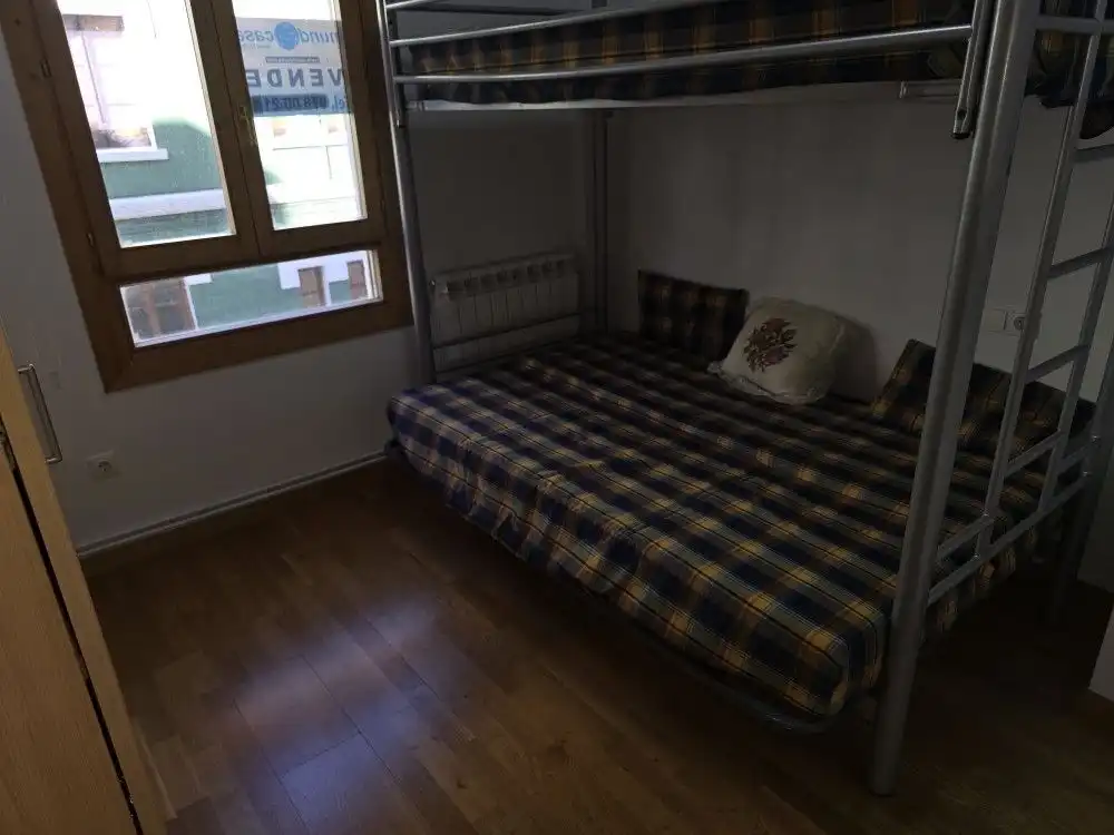 Habitación de Dúplex en venta en Canfranc con Calefacción y Trastero