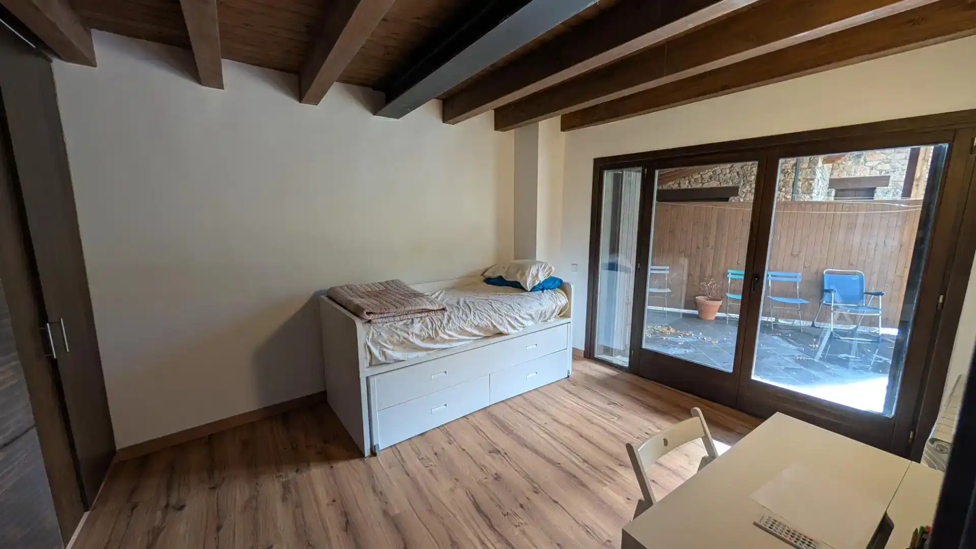 Wohnung zur Miete in Cava mit Klimaanlage, Privatgarten und Parkett