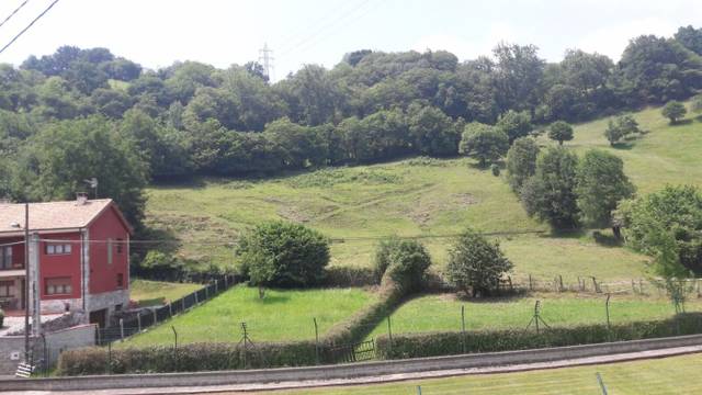 Terreno residencial en Venta en Calle los Milanos en Riaño - Los Barros