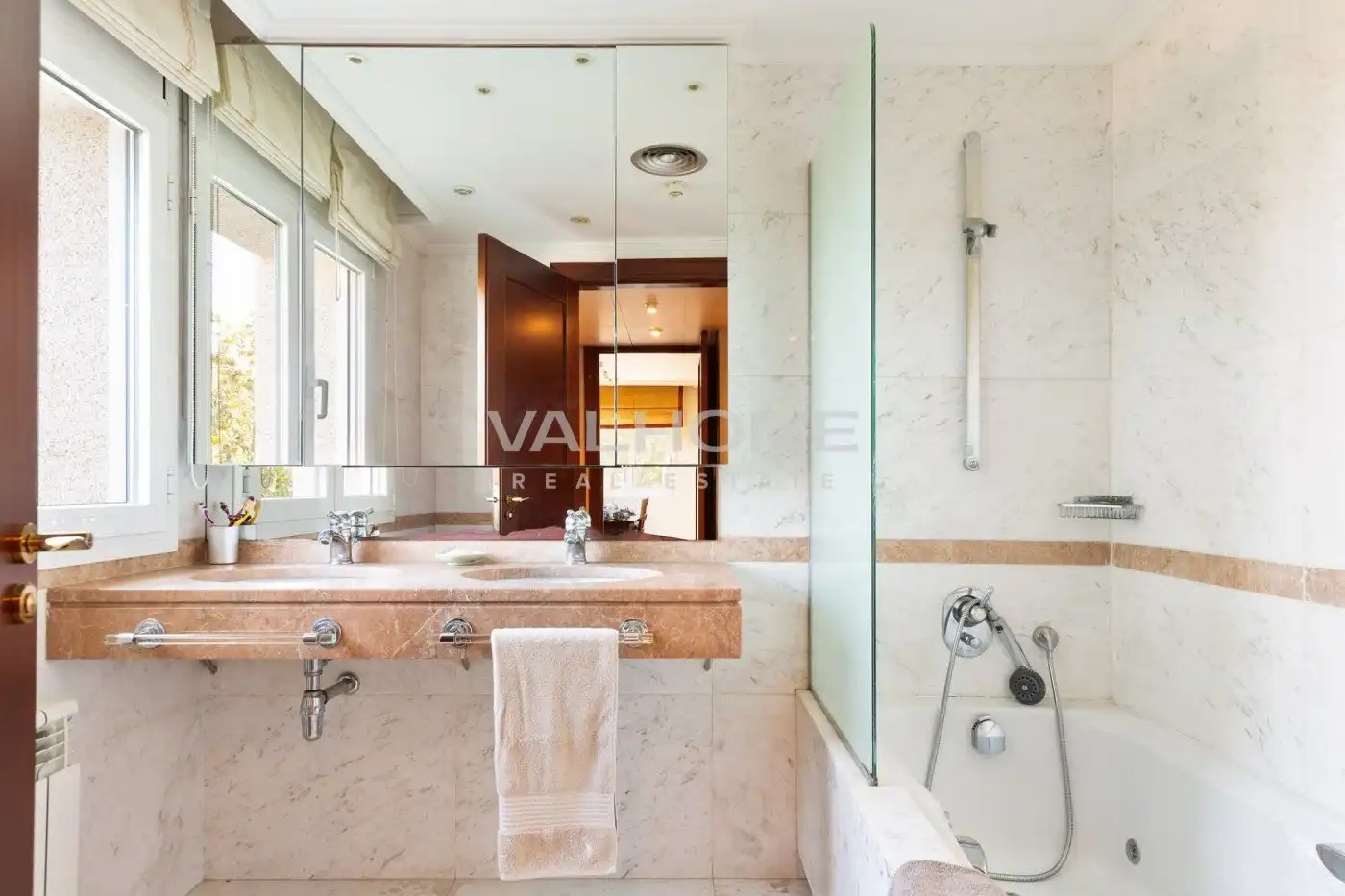 Baño de Casa o chalet en venta en Sant Cugat del Vallès con Aire acondicionado, Calefacción y Jardín privado