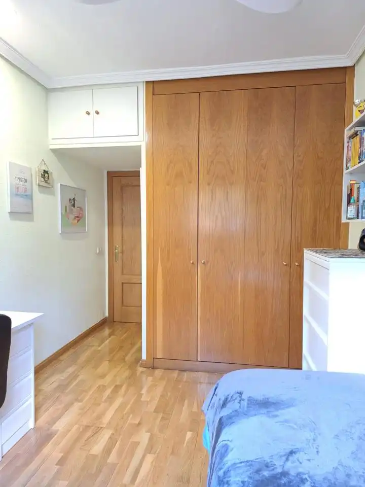 Dormitori de Planta baixa en venda en Madrid amb Calefacció i Traster