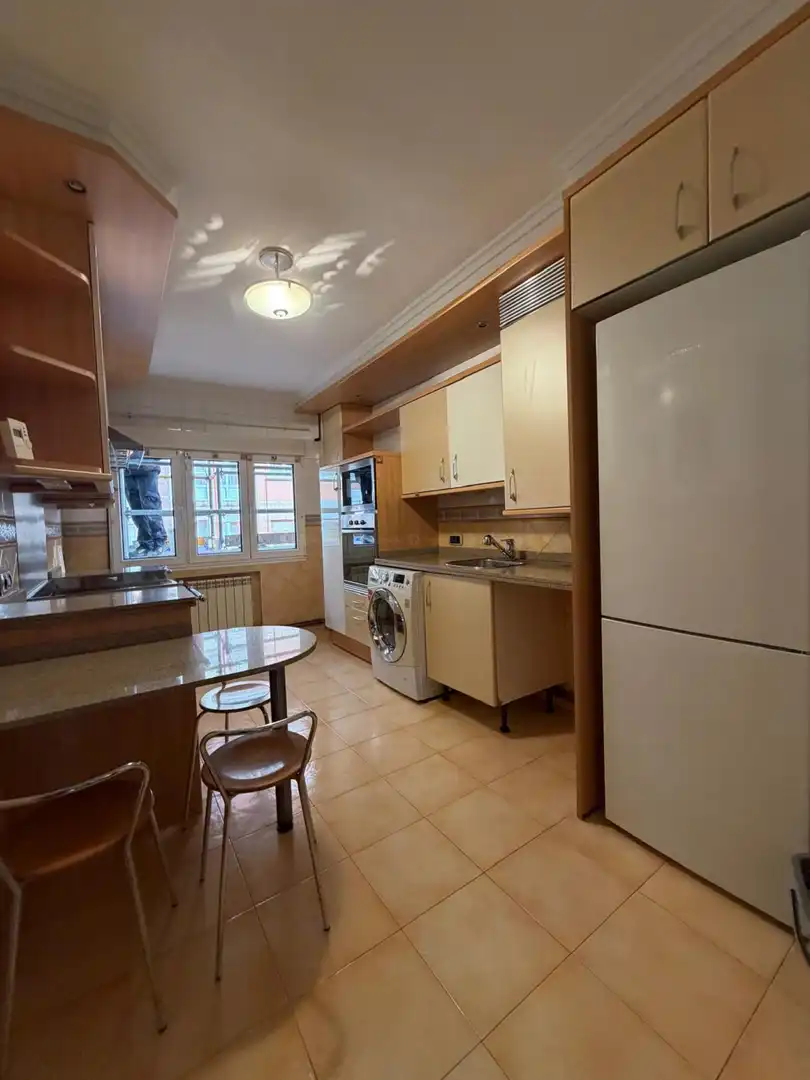Cocina de Piso de alquiler en Gijón  con Calefacción y Parquet
