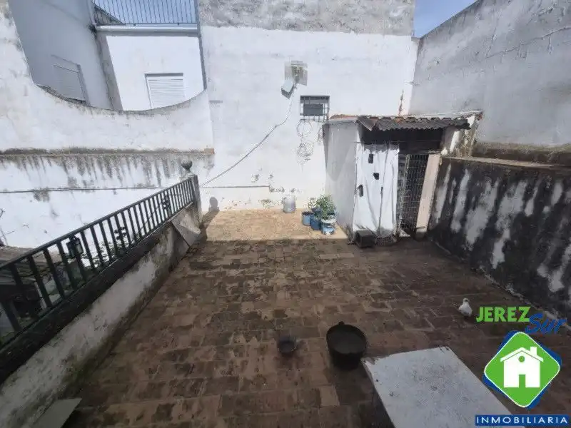 Vista exterior de Casa o xalet en venda en Jerez de la Frontera amb Traster