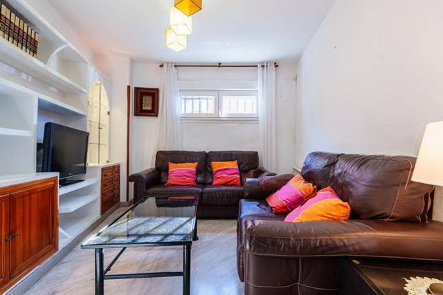 Piso en Venta en C. de las Cañas en Colina