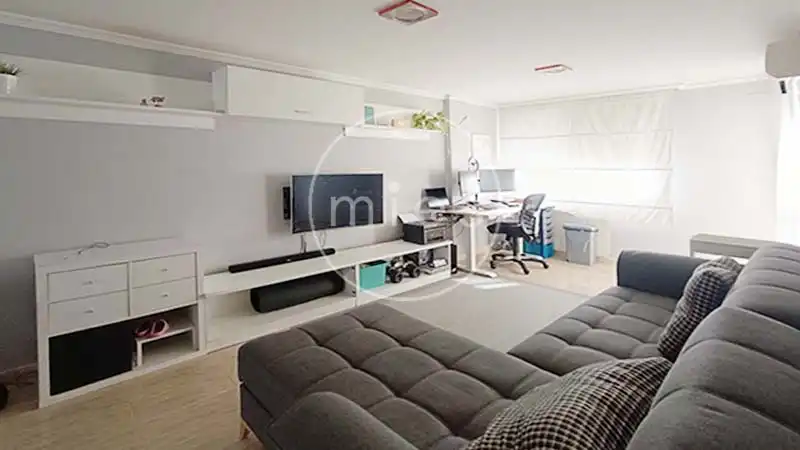 Sala d'estar de Pis en venda en Valencia amb Aire condicionat
