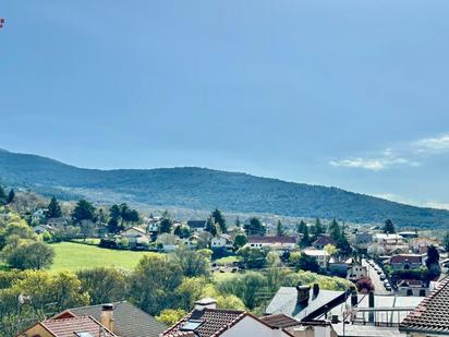 Vista exterior de Pis de lloguer en Cercedilla amb Calefacció, Terrassa i Balcó