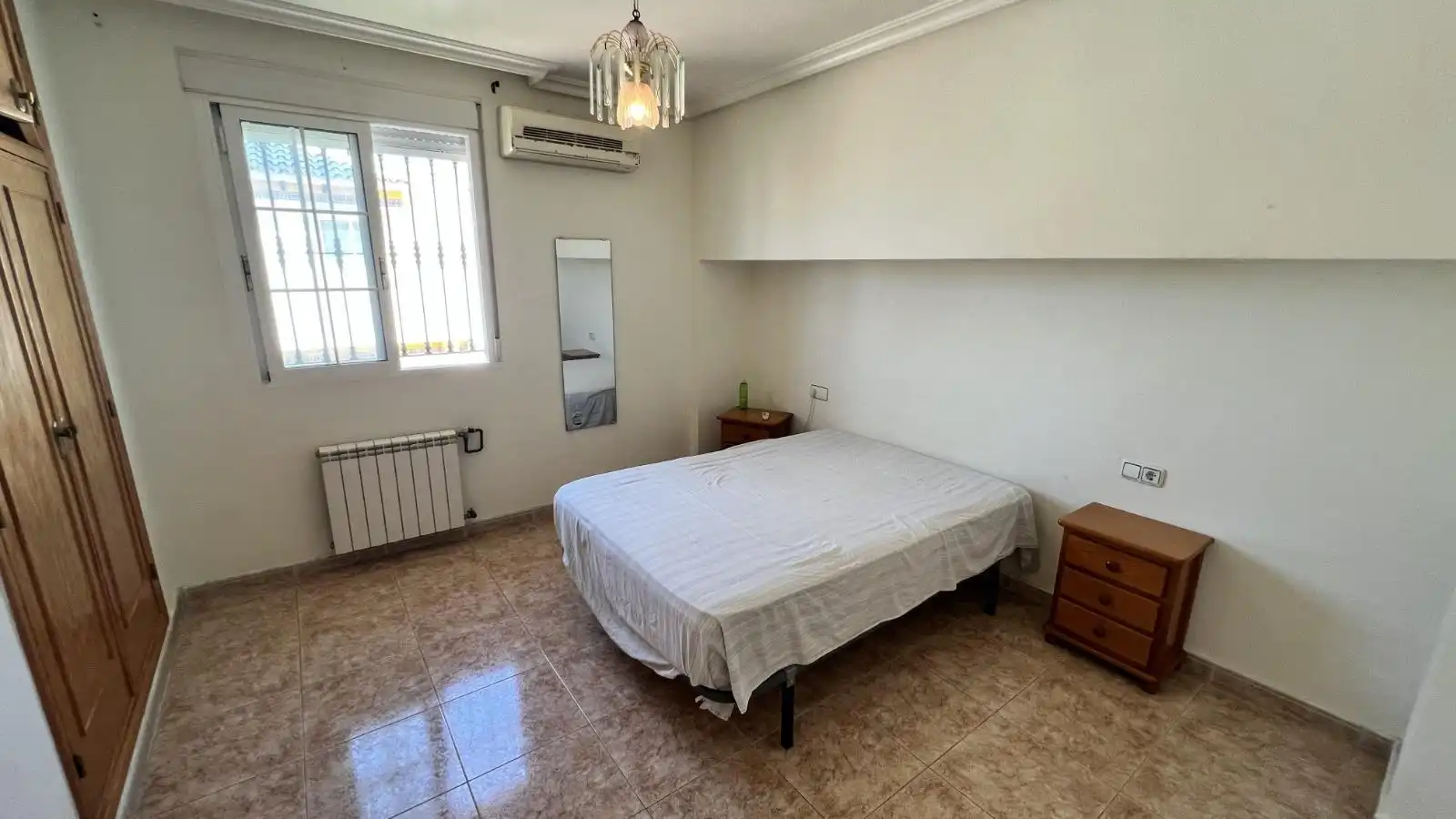 Habitación de Casa adosada en venta en Torrevieja con Aire acondicionado, Jardín privado y Terraza