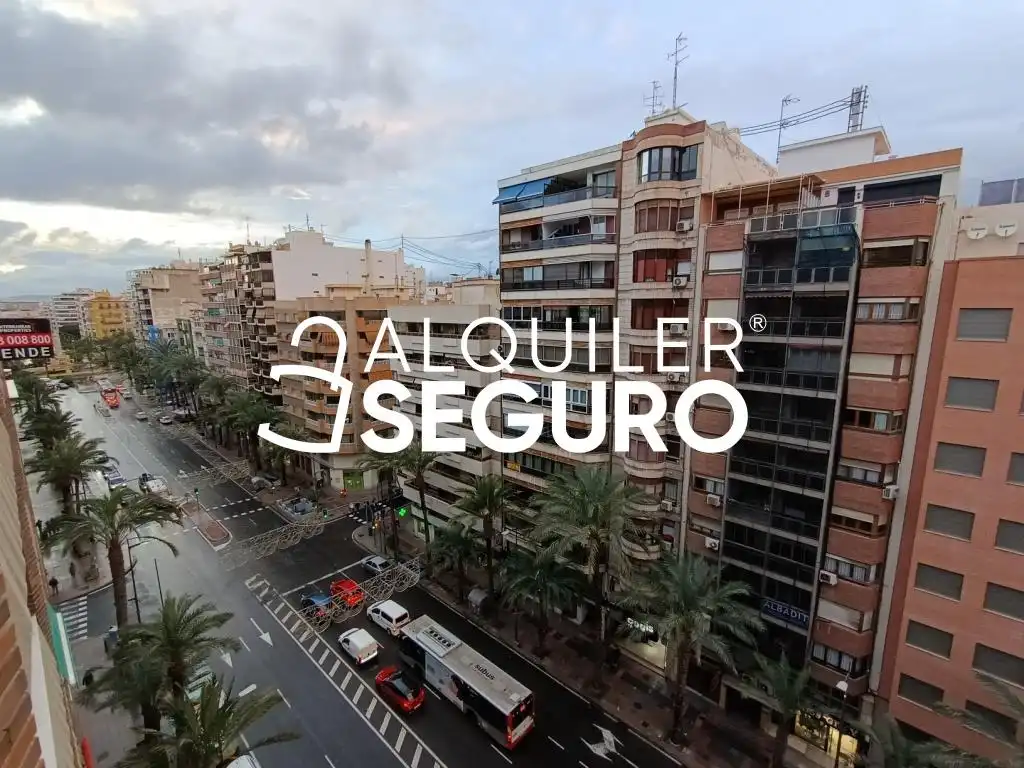 Piso de alquiler en Alfonso El Sabio, Barrio del Centro